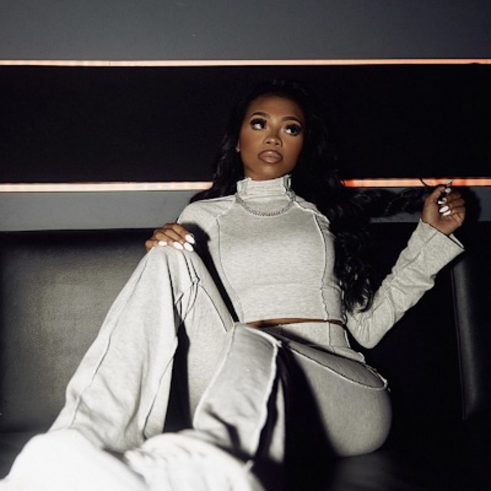 Meet your Posher, Niecee